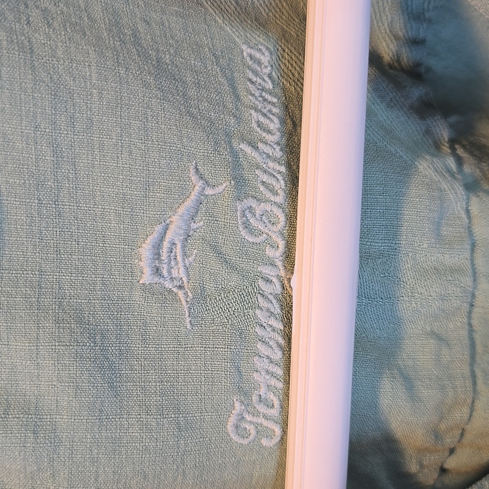Men's 100% silk Tommy Bahama shirt - Picture 4 of 4